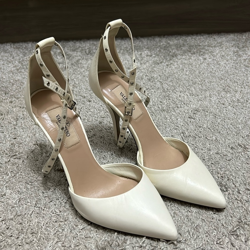 Ivory Valentino Pumps: Size 36.5